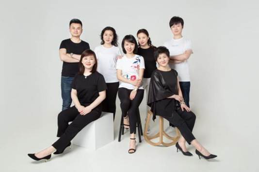 《交响音乐赏析》混合式课程团队照片（优越会717线路检测曹耿献）